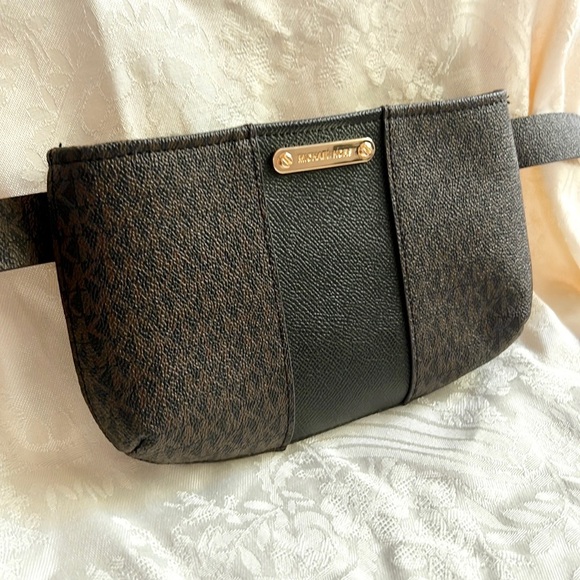 ♥️ BRAND NEW! Micheal Kors Belt Bag - Picture 4 of 11